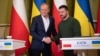 Президент України Володимир Зеленський і прем’єр-міністр Польщі Дональд Туск (ліворуч) під час зустрічі у Києві, Україна, 22 січня 2024 року. Фото архівне