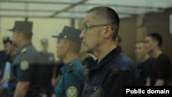 Қарақалпақ белсендісі Дәулетмұрат Тәжімұратов сот залында тұр. Өзбекстан, 5 шілде, 2023 жыл.