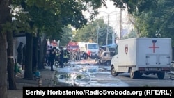 Рятувальники та поліцейські працюють на місці російського обстрілу Костянтинівки, Донецька область, Україна, 6 вересня 2023 року. Фото ілюстративне