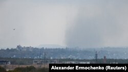 Українські військові кажуть, що армія РФ за підтримки авіації не полишає спроб оточити Авдіївку