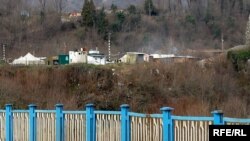 Журналисты ожидали грузинскую делегацию на мосту через Ингури