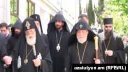 Католикос-Патриарх всея Грузии Илия Второй (слева) и Католикос всех армян Гарегин Второй в Тбилиси, 11 июня 2011 г.