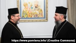 Предстоятель УГКЦ митрополит Святослав (л) і предстоятель ПЦУ митрополит Київський і всієї України Епіфаній, 24 грудня 2022 року