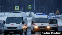 Автомобілі швидкої допомоги, Москва, Росія, 1 лютого 2022 року