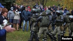 Ілюстрацыйнае фота. Сілавікі разганяюць акцыю пратэсту ў Менску, лістапад 2020 