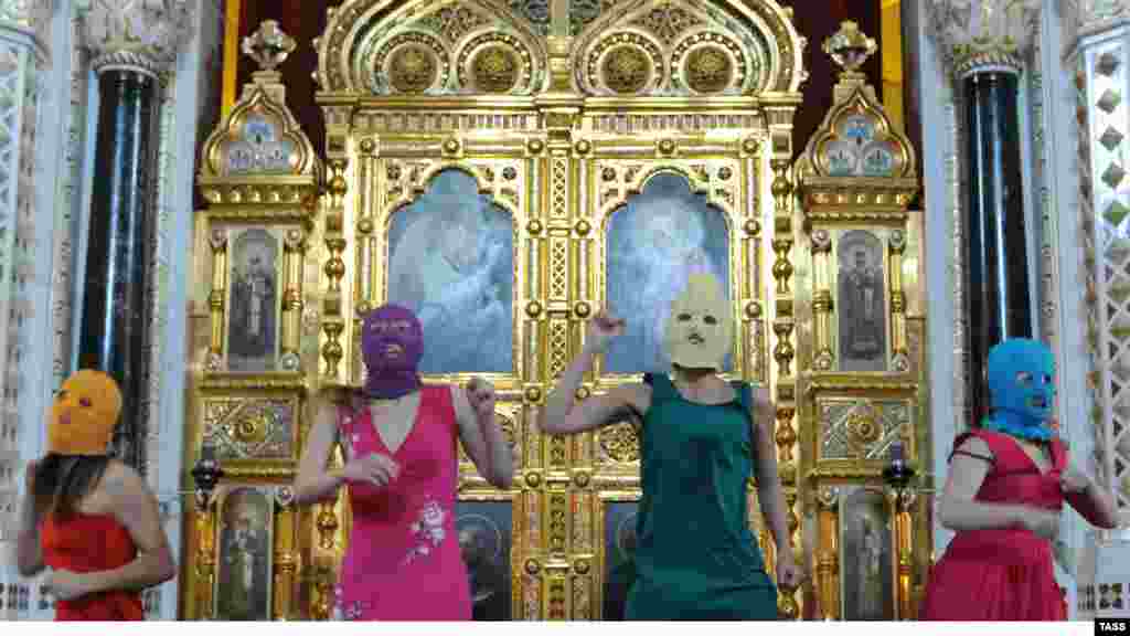 Акция Pussy Riot в московском храме Христа Спасителя, 21 февраля 2012 года