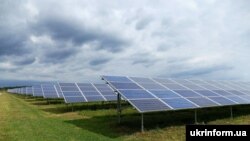 Депутати скасували норму закону, ухваленого у квітні 2019 року, яка передбачала, що домашні сонячні електростанції можуть розміщувати сонячні панелі тільки на дахах та фасадах будівель