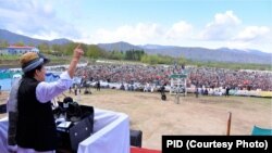 عمران خان افغان ولسمشر ته د پاکستان د سفر بلنه ورکړې