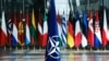 Прапори країн-членів НАТО в штабквартирі альянсу в Брюсселі