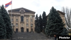 Խորհրդարանի շենքը Երևանում