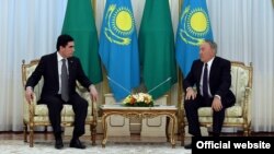 Prezident Gurbanguly Berdimuhamedow Gazagystanyň  prezidenti Nursoltan Nazarbaýew bilen, Astana, 18-nji aprel, 2017