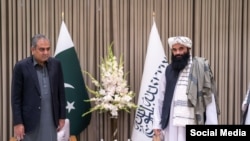 د طالبانو د کورنیو چارو سرپرست وزیر سراج الدین حقاني او د پاکستان د کورنیو چارو وزیر محسن نقوي