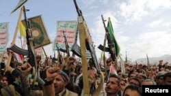 Houthi supporters rally in the rebel-controlled Yemeni capital, Sanaa. (file photo)
