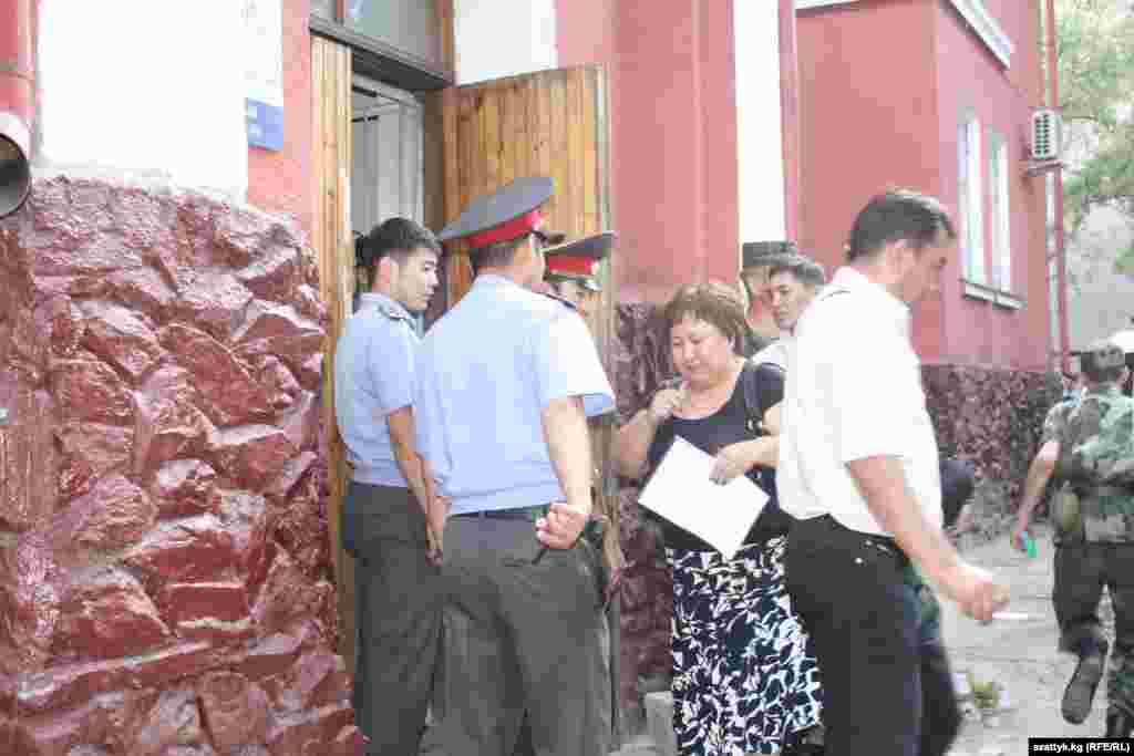 Түлеевдин коомдук&nbsp;коргоочусу Токтайым Үмөталиеваны да сотко киргизбей коюшту. 