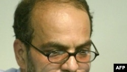 آقای شمس الواعظین می گوید که اگر آيين نامه جامع روزنامه نگاران مبنای تعامل دولت قرار گيرد، ما چنين چيزی را به رسميت نمی شناسيم.