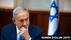 نتانیاهو در دو پرونده در مظان اتهام است و در پرونده سومی هم به عنوان مطلع مورد بازجویی پلیس قرار گرفته است.