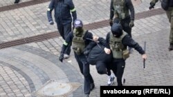 Як силовики розганяли «Марш народовладдя» у Мінську – фотогалерея