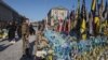 Украинцы отдают дань памяти погибшим воинам. Майдан Незалежности в Киеве, 24 февраля 2025 года. Иллюстративное фото