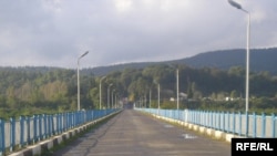 Мост через реку Ингури