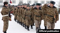 Հայաստանի Զինված ուժերի զորամասերից մեկում, արխիվ