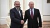 Президент России Владимир Путин (справа) в Кремле принимает премьер-министра Армении Никола Пашиняна, Москва, 8 сентября 2018 г․