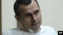 Український режисер Олег Сенцов 14 травня оголосив безстрокове голодування в колонії, вимагаючи звільнення українських політв'язнів у Росії