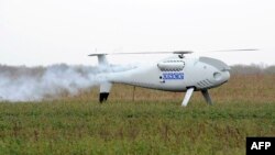 Колона вантажівок по ґрунтовій дорозі далеко від пунктів пропуску в’їхала на територію України, інша колона виїхала до Росії