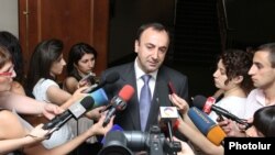 Արդարադատության նախարարը պատասխանում է լրագրողների հարցերին, 24 հուլիսի, 2012