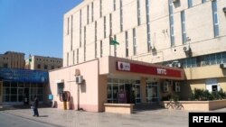 Türkmenistanyň 14 şäherinde MTS-iň 38 ofisi we 500 sany hyzmatdaş dükanlary hereket edýärdi.
