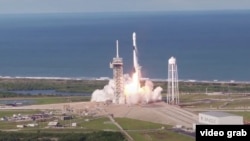 Falcon 9 відправляє в космос чергову партію з 60 супутників зв'язку Starlink