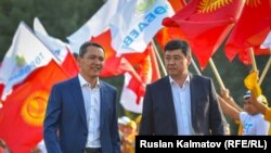 Бакыт Төрөбаев жана Өмүрбек Бабанов. 2017-жыл