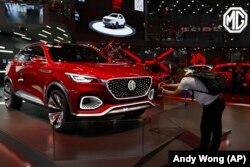 Автосалон в Пекине. Торговая война с США может повлиять на бурно растущую автомобильную промышленность Китая