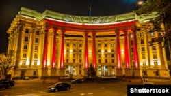 Речник МЗС вказав на те, що між державами Європейського Союзу триває обговорення подальшої синхронізації санкцій проти Росії