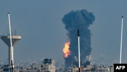 Газа тилкесинин түштүгүндөгү Рафах шаарынын үстүнөн көрүнгөн түтүн. 1-декабрь, 2023-жыл. 
