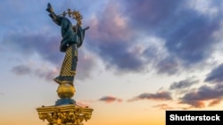 Порівняно з минулорічними даними (84 місце), Україна піднялася на шість позицій, зберігши статус «гібридної демократії»