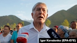 Алмазбек Атамбаев.