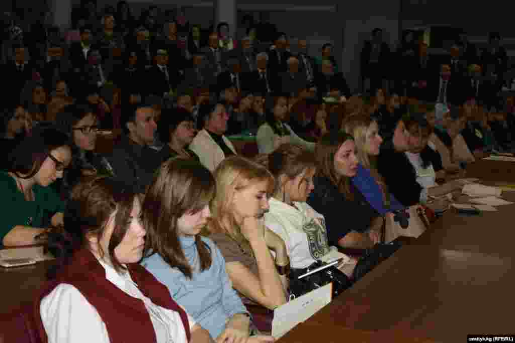 Казан университетинде өткөн Чыңгыз Айтматовдун көркөм дүйнөсүнө арналган конференцияга окумуштуулар, жазуучу, мугалим-студенттер катышты. 