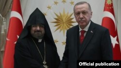 Պոլսո Հայոց պատրիարք Սահակ Արքեպիսկոպոս Մաշալյանը և Թուրքիայի նախագահ Ռեջեփ Թայիփ Էրդողանը, արխիվ 