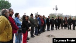 Փարիզ. հայկական եւ թուրքական համայնքների ներկայացուցիչները միասին նշում են Հայոց ցեղասպանության 94-րդ տարելիցը, 19 ապրիլի, 2009