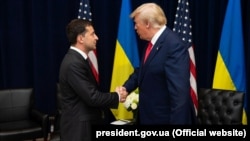Дональд Трамп менен Владимир Зеленский. 