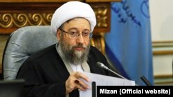 به گفته لاریجانی، «دشمن» تلاش می‌کند در بازار و اقتصاد کشور «تلاطم» ایجاد کند.