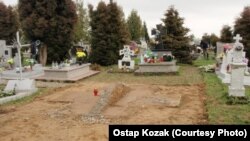 Так виглядає тепер місце на цвинтарі в селі Грушовичі Підкарпатського воєводства Польщі, де стояв пам'ятник воїнам УПА, 27 квітня 2017 року (фотографія Остапа Козака)