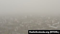 Смог від пожеж та пилу над Києвом. 17 квітня 2020 року
